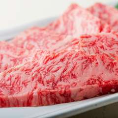 まさに焼肉の王道。値段はリーズナブルでも、黒毛和肉のおいしさをしっかり味わえるのが嬉しい『カルビ』