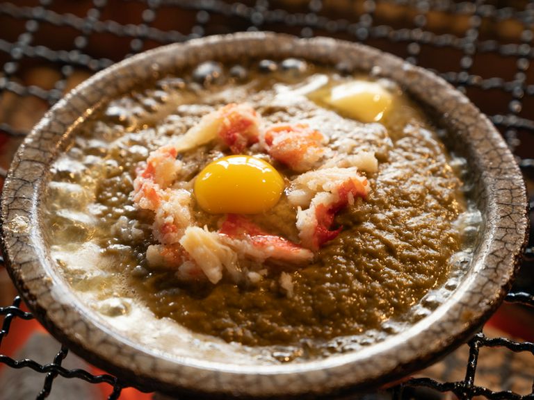 旬の一番美味しい海の幸。濃厚なカニミソがたっぷり味わえる人気の逸品『カニミソ焼き』