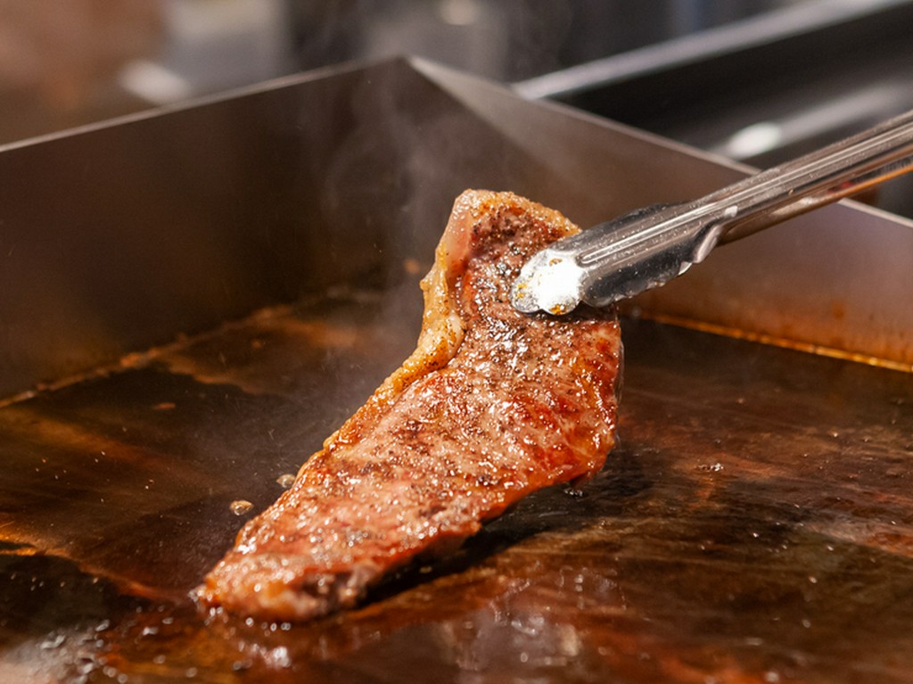 さっぱりとした脂の旨み。上質なお肉を存分に味わう『サーロイン』