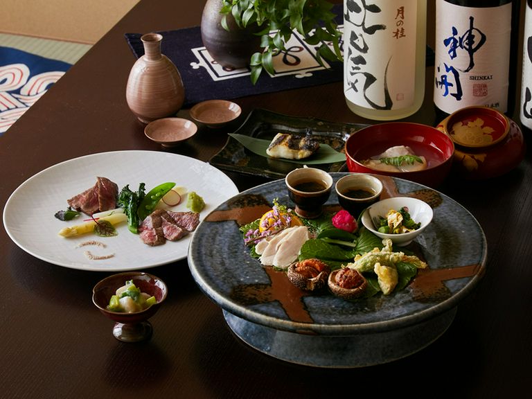 京都や各地方の旬の食材を、「二十四節気」の料理食を軸に構成