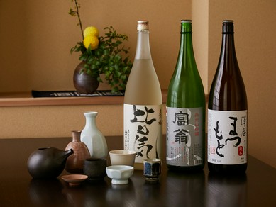 春夏秋冬の料理に華を添えてくれる、店主厳選の日本酒