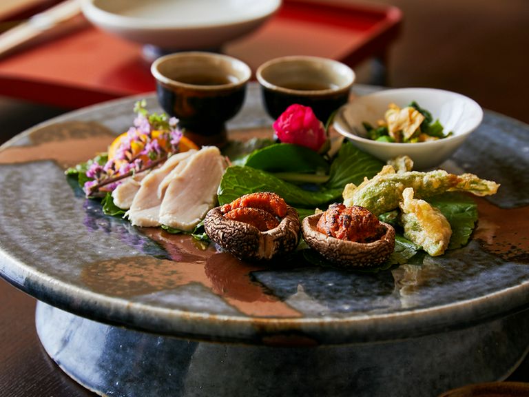 魚料理又は肉料理を中心とした全9品。手軽な価格で人気『おまかせ 雪コース(全9品)』