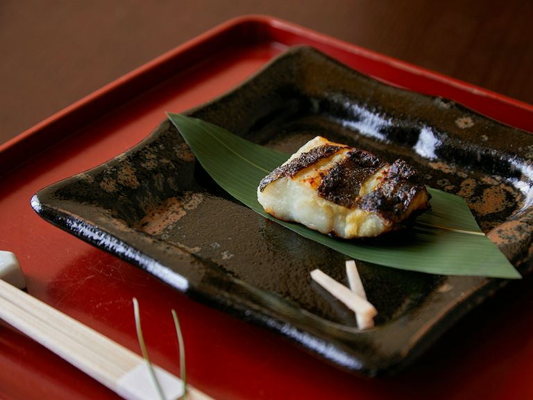 魚料理と肉料理を中心とした全10品。基本コースで一番おすすめ『おまかせ　月コース（全10品）』