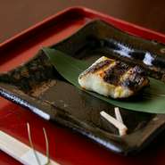 魚料理と肉料理を中心とした、先附・八寸・椀物・刺身・炊合わせ・御飯物・水菓子の全10品。※基本は約15日で内容は変更となります。また仕入れ状況により内容を変更する場合もございます。※写真はイメージです。