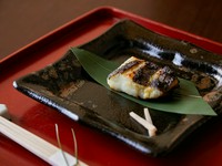 魚料理と肉料理を中心とした全10品。基本コースで一番おすすめ『おまかせ　月コース（全10品）』