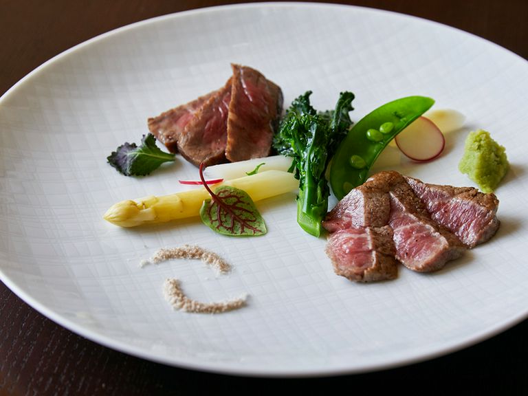 魚料理と肉料理を中心とした全10品。月コースをベースに食材をグレーアップ『おまかせコース（全10品）』