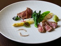魚料理と肉料理を中心とした全10品。月コースをベースに食材をグレーアップ『おまかせコース（全10品）』