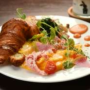 ランチのシグネクチャーメニュー。オーストラリアでも親しまれているもので、“本場の味わい”をいただけます。ボリューミーで野菜もたっぷりとれるので、グルマンの方も満足できるハズです。