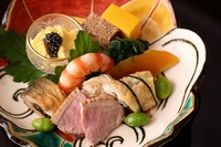春夏秋冬の旬食材が凝縮された、豪華な『季節の八寸』