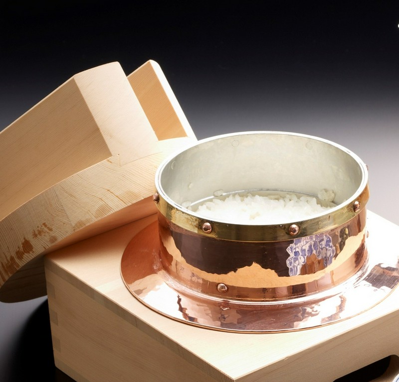 米と食材が織りなすハーモニーを堪能する『季節の炊き込み御飯』