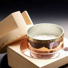 米と食材が織りなすハーモニーを堪能する『季節の炊き込み御飯』