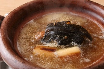 “スッポンのおいしさ”を余すことなくいただく『丸鍋』
