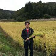 市場に自ら足を運び、食材を選んでいる宮上氏。市場以外から仕入れるものに関しても、現地に訪れて状態を確認しています。良質なものを使っているからこそ、奇をてらわず食材の良さを活かした料理に昇華しています。