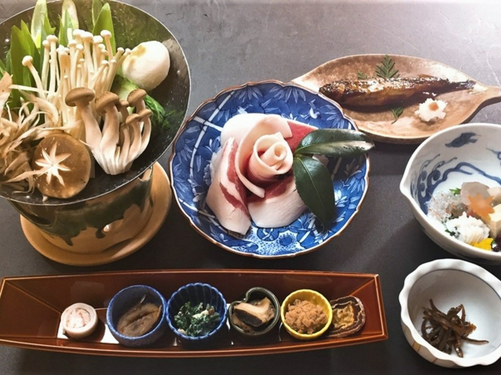 野菜も肉も魚も、地元京都産の食材をメインに使用