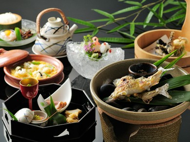 川魚料理が楽しめる店の看板会席『納涼川床料理』