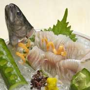 幻の魚といわれる岩魚は、野趣あふれた味覚とコリコリした食感が特徴。
ワサビしょうゆか酢みそでお召し上がりいただけます。
（要予約）
※夏をのぞく期間