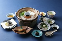 ・先付 其の日の美味逸品
・向付 生湯葉とあしらい 海苔醤油
・肴 名物子持ち鮎甘露煮 其の日の一品
・油物 天子おどり揚げ他野菜 薬味天出汁