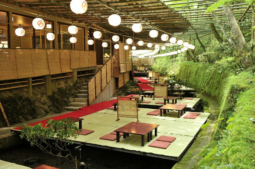 優雅なひとときを過ごせる、貴船の川床