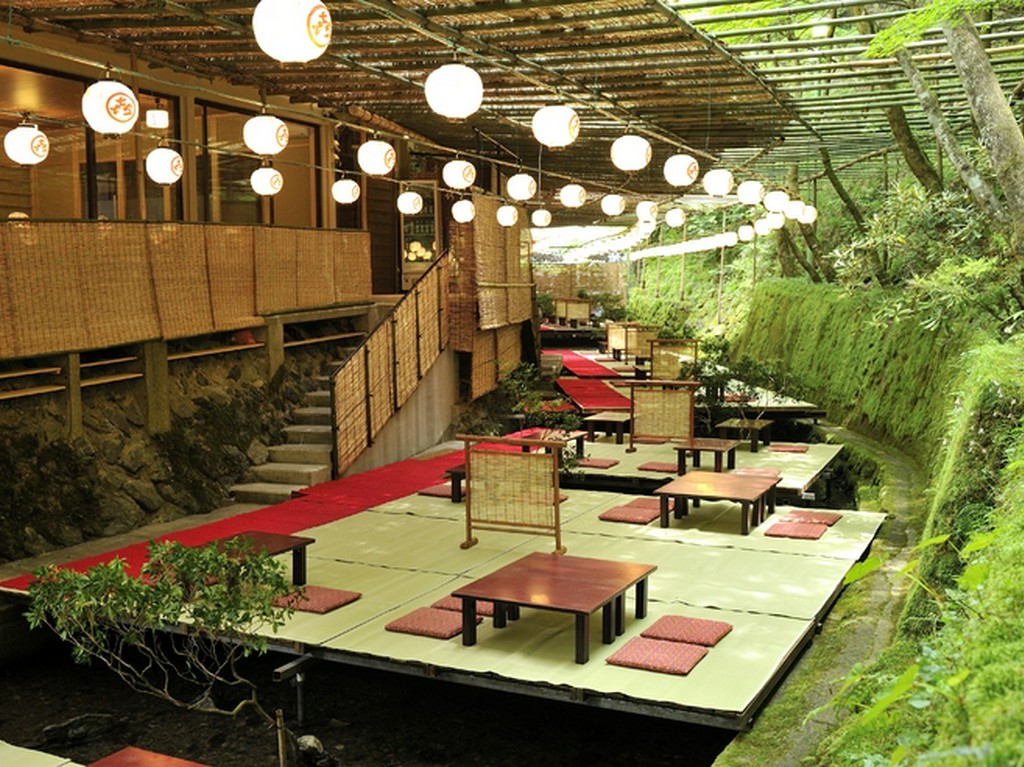 優雅なひとときを過ごせる、貴船の川床