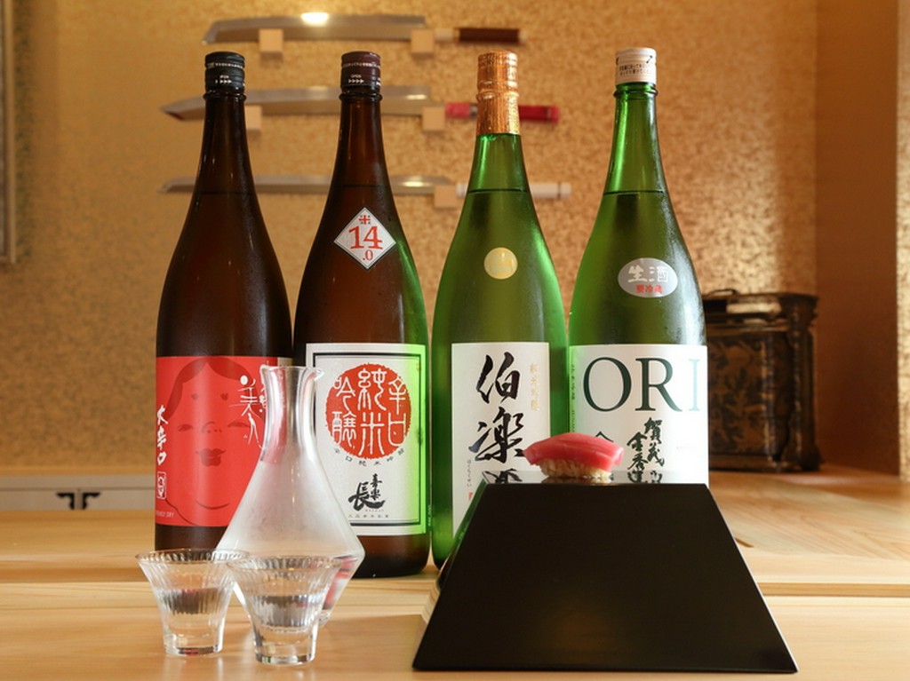 メニューは飲み放題つきおまかせコースのみ