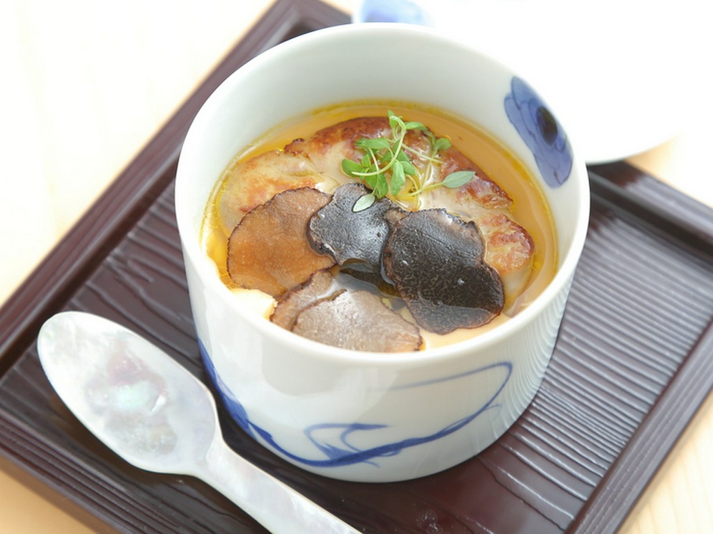 季節感と遊び心を大切にした『茶碗蒸し』