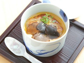 季節感と遊び心を大切にした『茶碗蒸し』