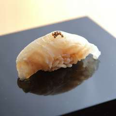 寿しの一貫めはコレに決まり！『ヒラメのにぎり』