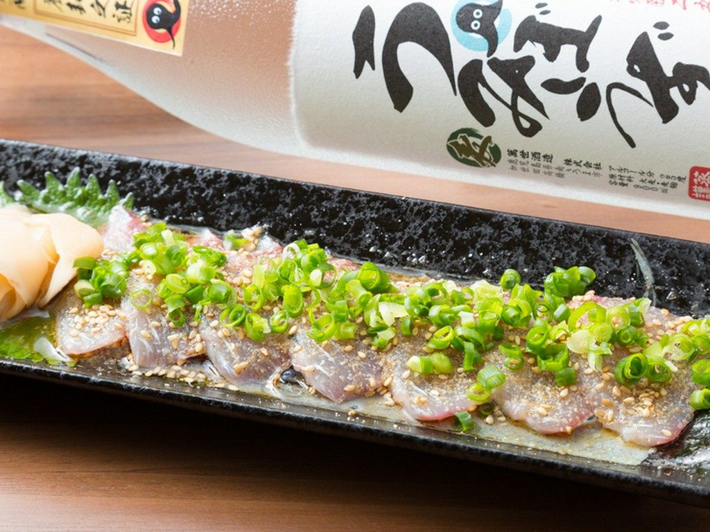 活きのいい魚の歯応えが心地良い『鮮魚の生レバー風』