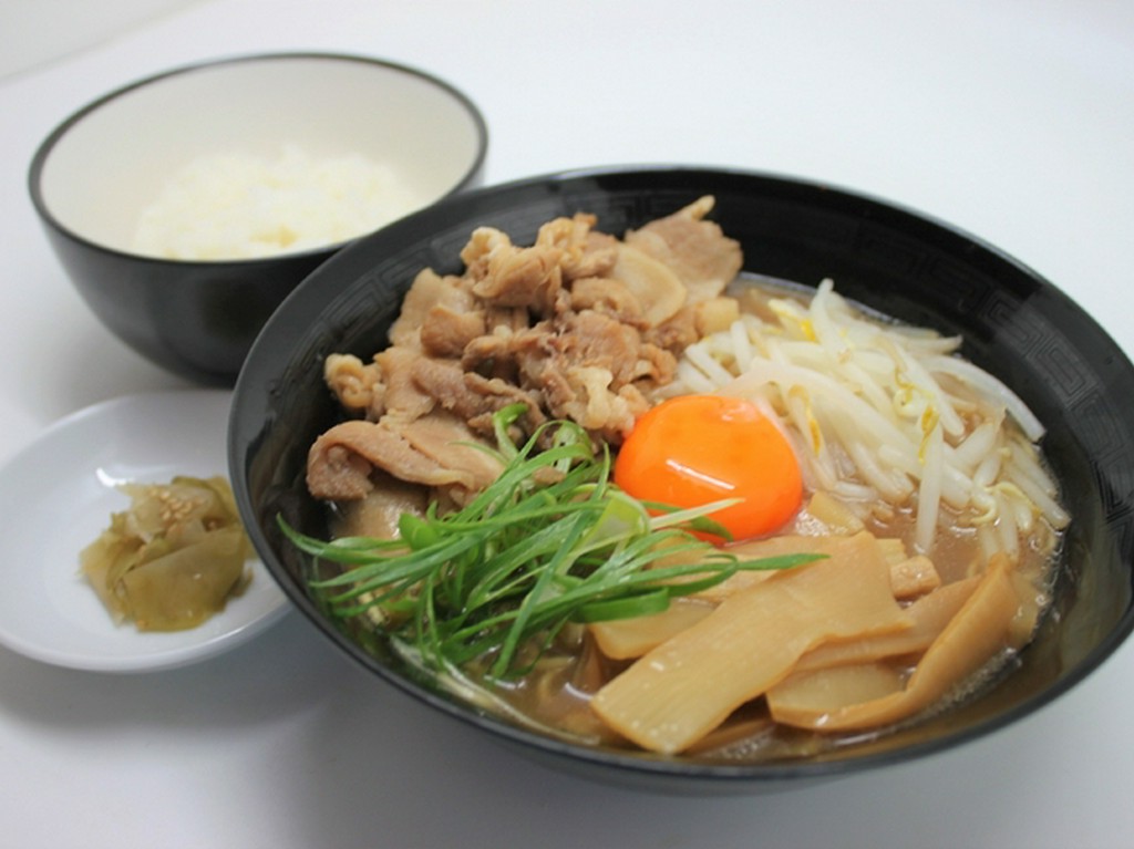 あっさりしていながらも、しっかりとしたコクが自慢の『ラーメンライスセット』
