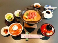 和牛ロース朴葉みそ焼き、小鉢、茶碗蒸し、ごはん、香の物、お吸い物

食後のデザートと珈琲セットはプラス３００円(税込）