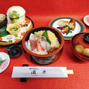 数量限定となります。要予約。
海鮮ちらし寿司、小鉢、茶碗蒸し、お吸い物

食後のデザートと珈琲セットはプラス３００円(税込）