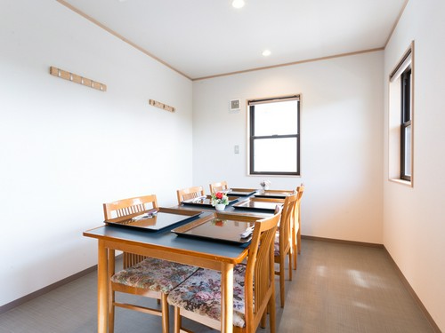 プライバシーが保たれる半個室スペースを用意