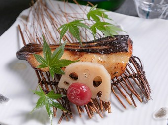 石野味噌に2日間漬け込む事で、上品な甘さと風味をプラスした『銀だら西京焼き』