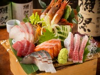 沖縄の高級魚を含めた鮮度抜群の旬魚を味わう『お造り盛り合わせ』