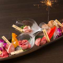 記念日・誕生日にふさわしい、華やかな盛り合わせ『杏特製肉プレート』