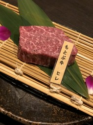 沖縄が誇る名ブランド牛を味わい、究極の贅沢を堪能『もとぶ牛ヒレ肉』