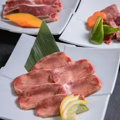 焼肉をさらに楽しく。単品の追加メニューも充実