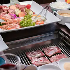 無煙ロースター採用。ニオイを気にせずに焼肉