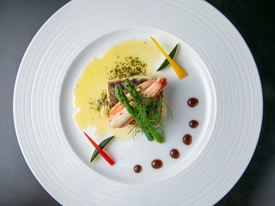 厳選素材で織りなすコースが、大切な人への想いに応える