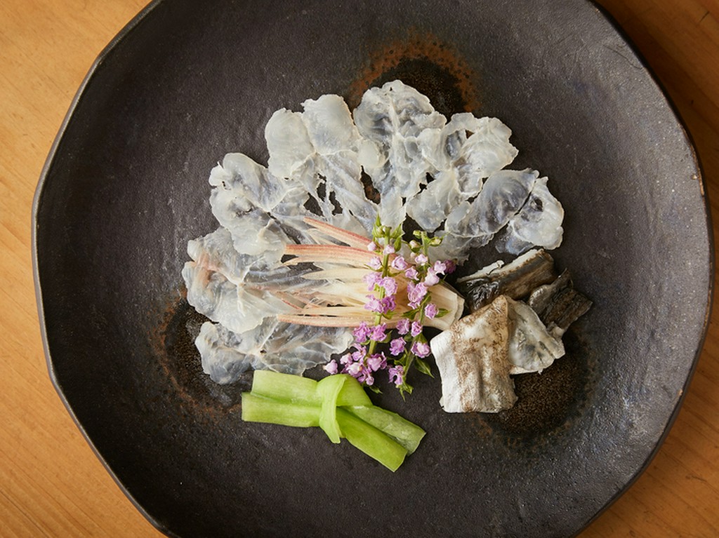 鱧を生でいただく京都でも珍しい一品、料理人の技が冴えわたる感動の味わい『鱧造り』