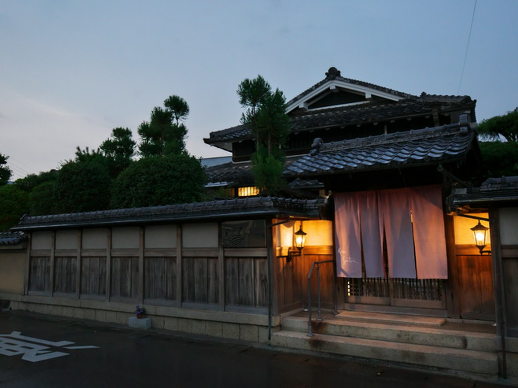 築100年以上。昔の佇まいを残した、雰囲気のある建物