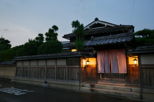 築100年以上。昔の佇まいを残した、雰囲気のある建物