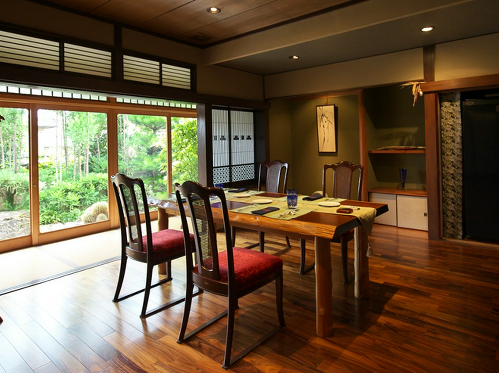 接待や顔合わせにも使える落ち着いた個室が多数