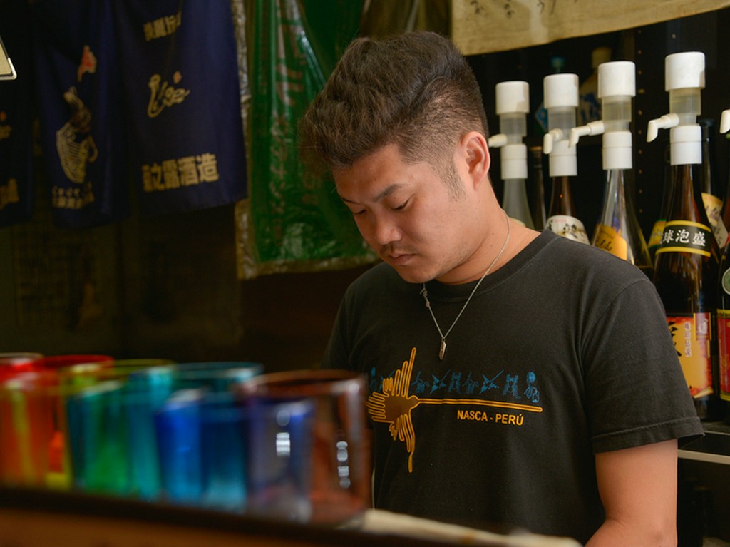 店主はこの店に通い詰めているうちに人柄を買われ、オーナーに