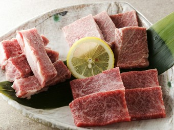 本日の“焼肉物語”のインデックスとして注文してみたい『和牛厚切3点盛り』