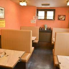 広い店内は最大80名まで収容可能