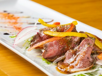 広島県ブランド、なかやま牛の希少部位を使用した『牛いちぼのローストビーフ』