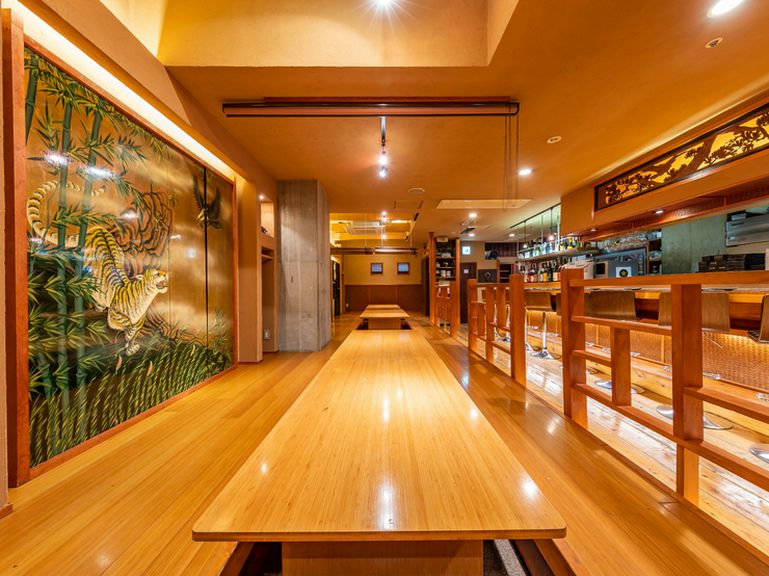 掘りごたつ席で団体の宴会も楽しむことができます!