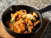 スタミナ満点の定番メニュー『牛ホルモンキムチ炒め』