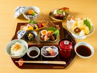 コース仕立てで提供される『贅沢ランチ』。日本の四季を優美な料理で見事に表現